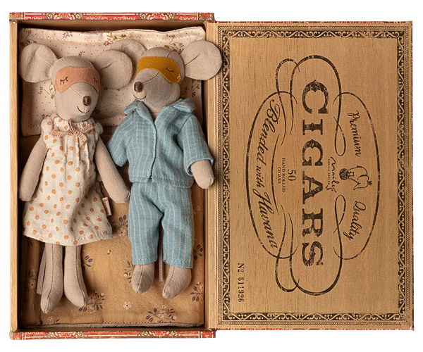 Mum & Dad in cigarbox