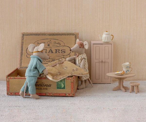 Mum & Dad in cigarbox