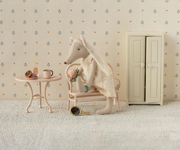 Wedding dress, Mum mouse