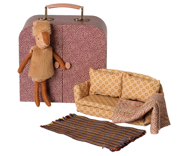 Reindeer in suitcase, Little sister