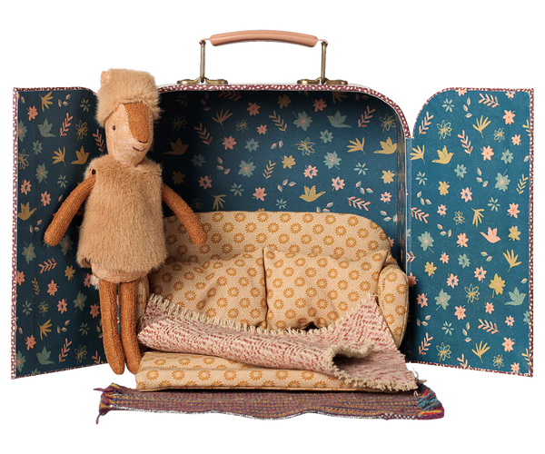 Reindeer in suitcase, Little sister